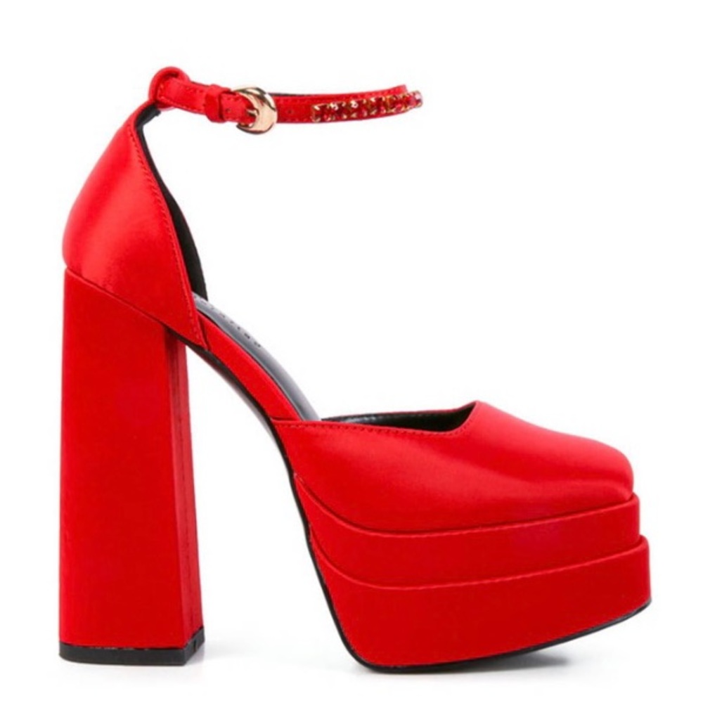 NWT/ NWB Rag & Co martini red platform. Size 9.